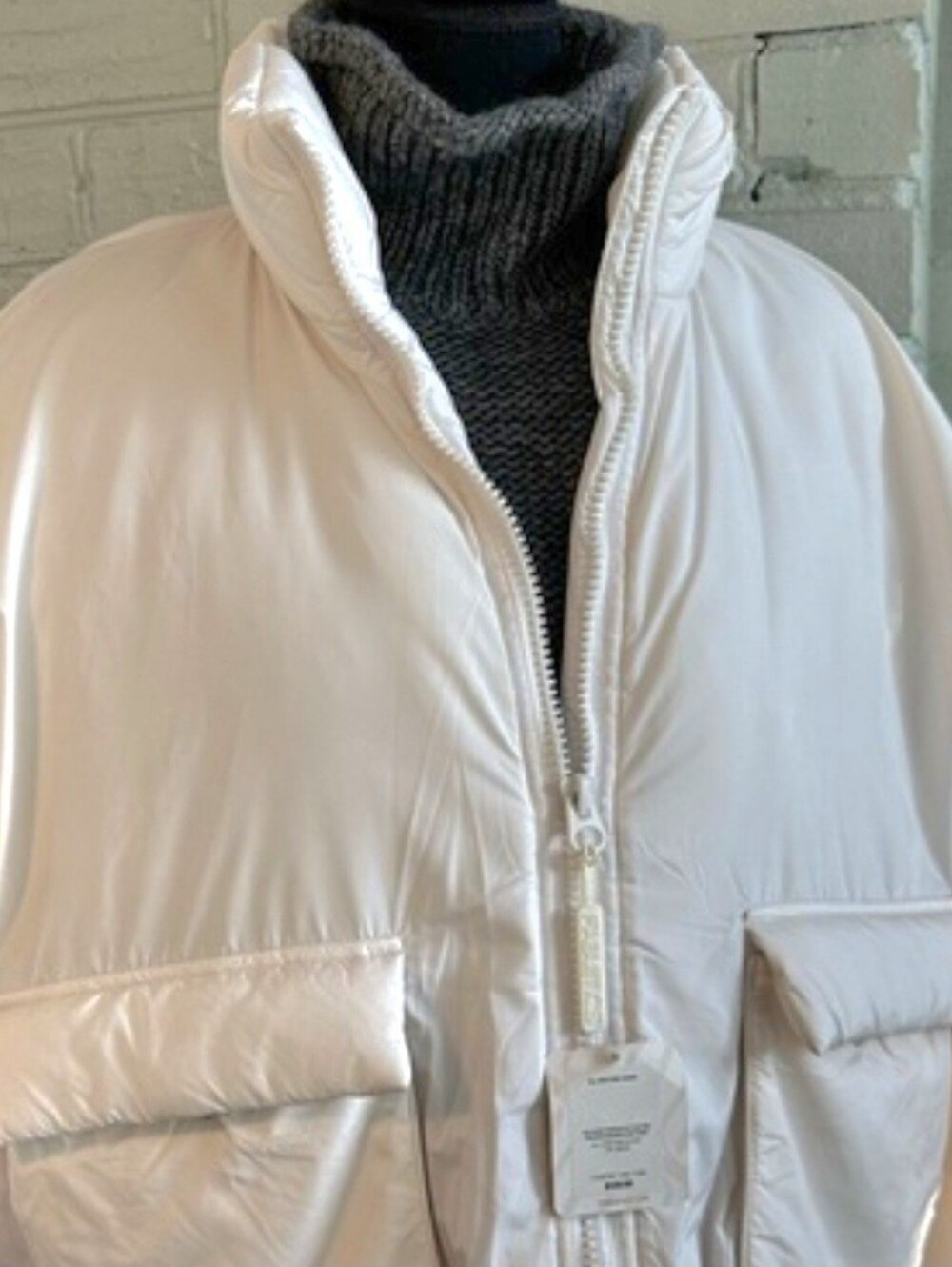 NWT Fabletics Large Jacket w/ Adjustable Cord, Snap Pockets & Elastic Cuffs